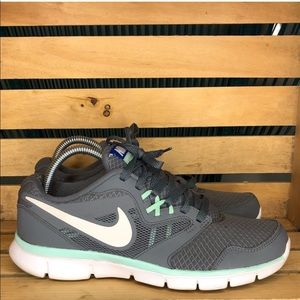 Nike Women’s Flex Experience Gray White Running